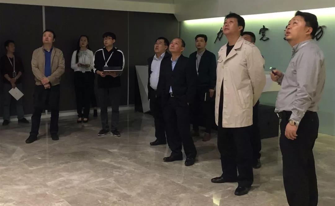 武侯区委常委、常务副区长张亚丹一行莅临博鱼买球首选国际参观调研