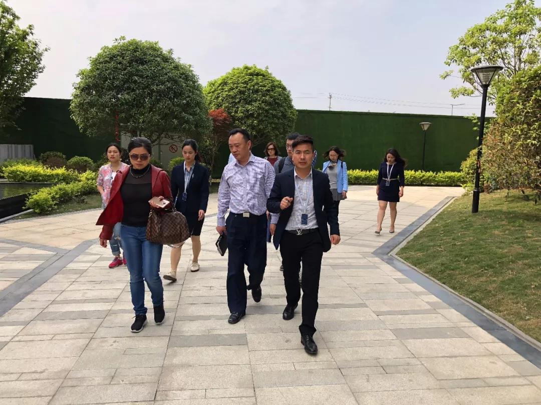 成都市委宣传部考察团一行调研博鱼买球首选视觉文创产业园区