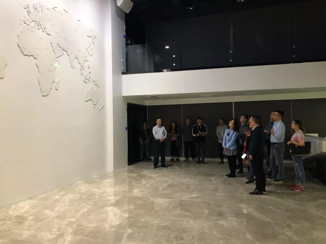 成都市委宣传部考察团一行调研博鱼买球首选视觉文创产业园区