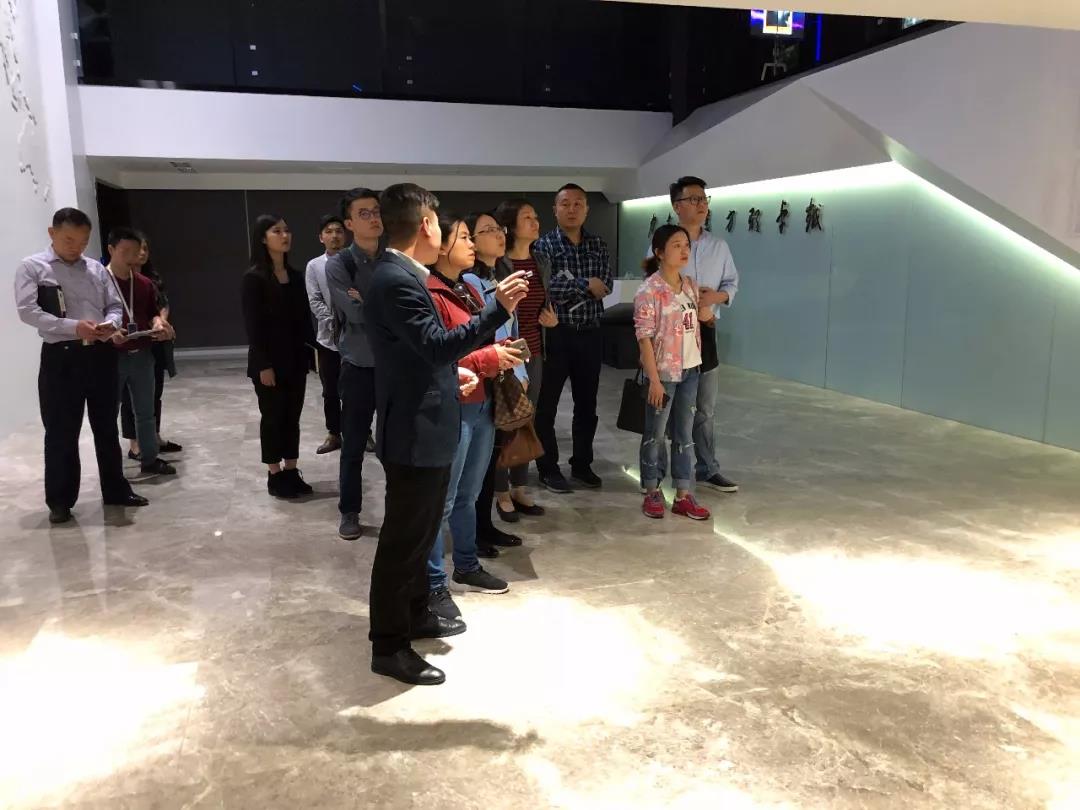成都市委宣传部考察团一行调研博鱼买球首选视觉文创产业园区