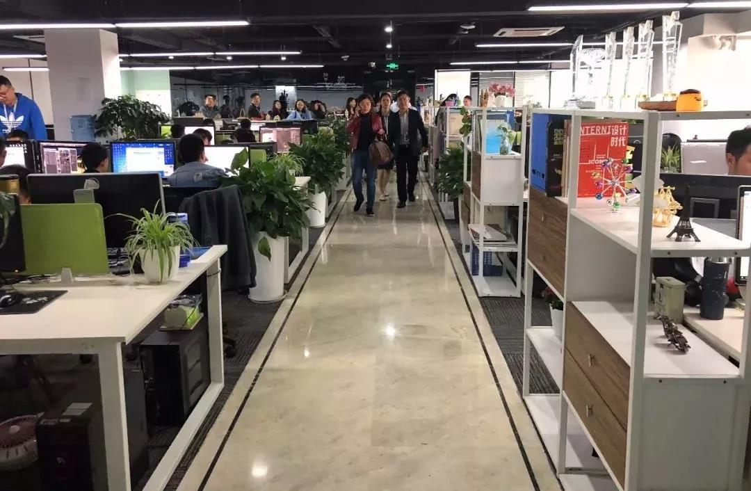成都市委宣传部考察团一行调研博鱼买球首选视觉文创产业园区