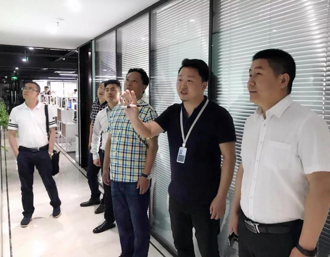 松潘县委副书记、县长李建军一行莅临博鱼买球首选国际考察交流