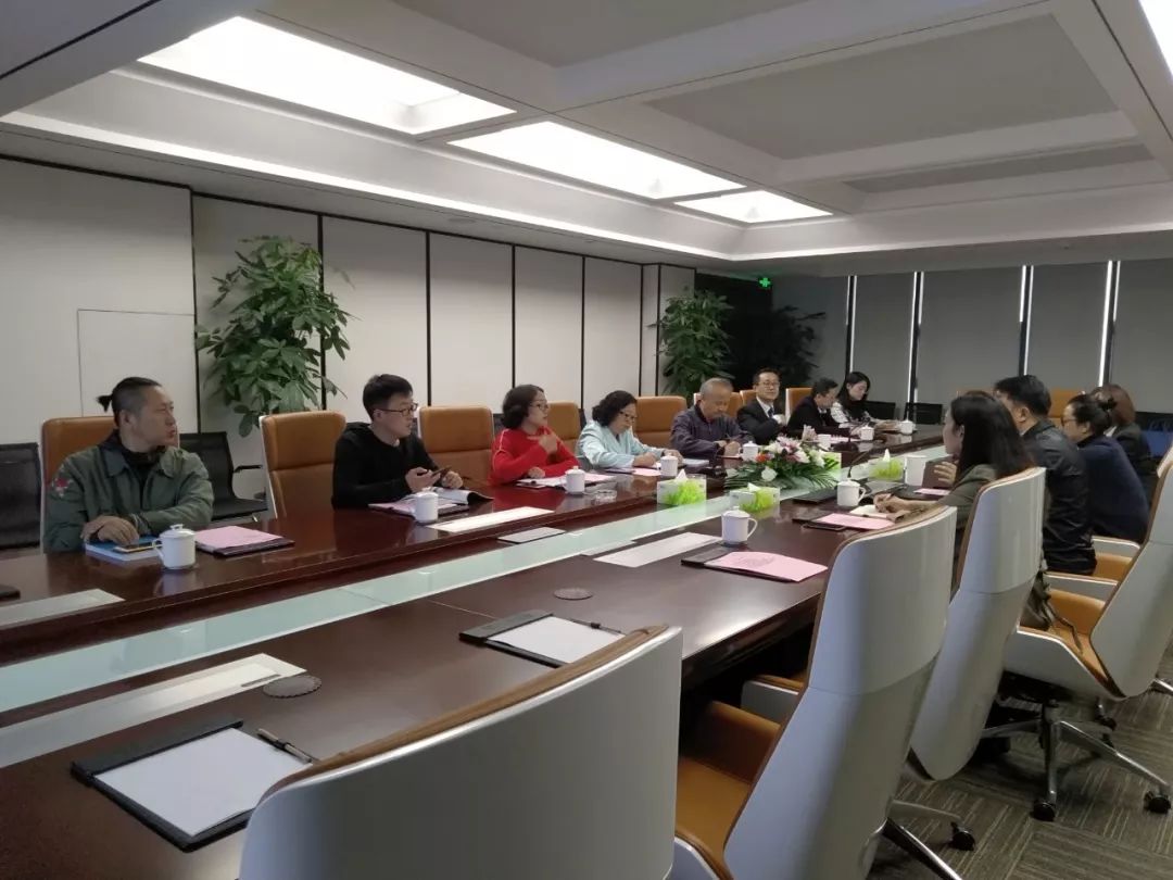 四川大学锦城学院艺术学院党总支书记邓生庆一行8人 莅临博鱼买球首选参观考察