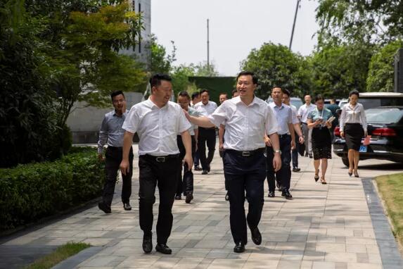 乐山市委副书记、市长张彤率乐山、峨眉山两市政府班子赴博鱼买球首选集团考察合作