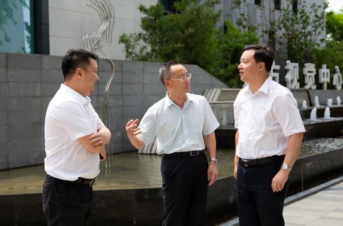乐山市委副书记、市长张彤率乐山、峨眉山两市政府班子赴博鱼买球首选集团考察合作