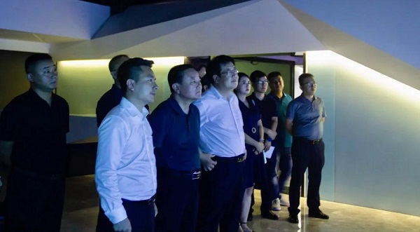 铜川市王益区人大常委会主任贺建东率区政府领导班子一行赴博鱼买球首选集团考察交流